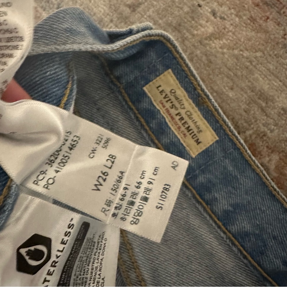 Levi’s 501 Original Cropped Jeans - Picture 5 of 6